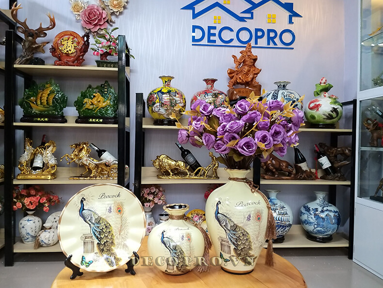 Bình gốm trang trí chim công tại shop bán đồ trang trí Decor