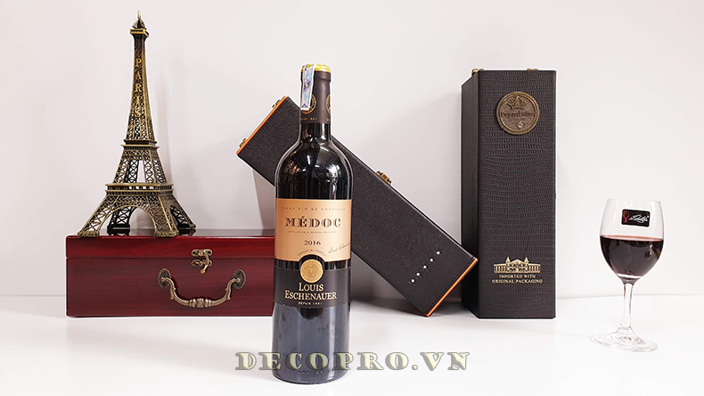 Đồ trang trí kệ phòng khách – Rượu vang pháp Medoc Bordeaux L.E