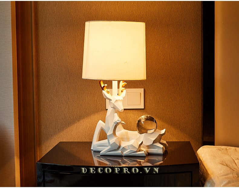 Đèn ngủ để bàn cặp hươu décor hiện đại QC002 - đồ trang trí phòng ngủ - quà cưới sang trọng tô điểm không gian riêng tư của hai vợ chồng
