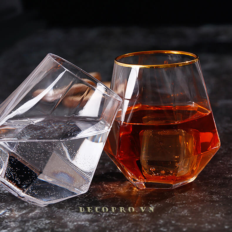 Bộ ly rượu whisky pha lê nghệ thuật – đồ trang trí nhà đẹp mang nét chấm phá đầy sang trọng, tinh tế