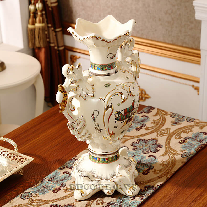 Bình gốm sứ Mã Đáo Châu Âu là món đồ trang trí nhà cao cấp, hoàn hảo ở mọi góc nhìn