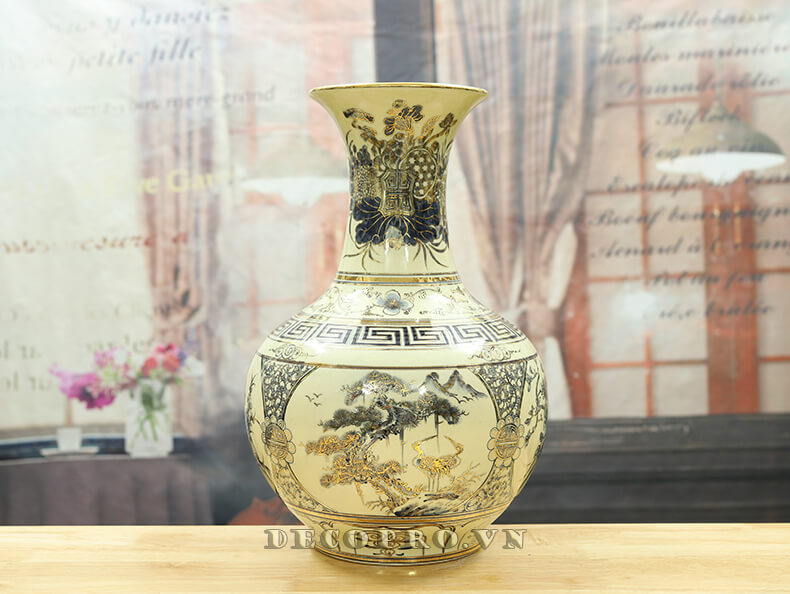 Bình tài lộc gốm Chu Đậu men rạn vẽ vàng H48cm chụp tại shop bán đồ trang trí nhà Decopro.vn