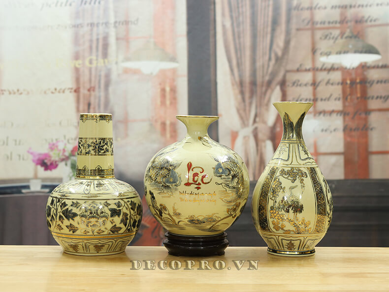 Bộ bình gốm Chu đậu vẽ vàng "Gia đình viên mãn" chụp tại Shop quà tặng Decopro.vn