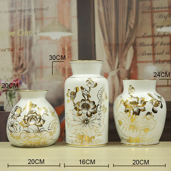 Bình hoa gốm bát tràng là đồ trang trí nội thất cho tủ rượu rất được ưa chuộng hiện nay