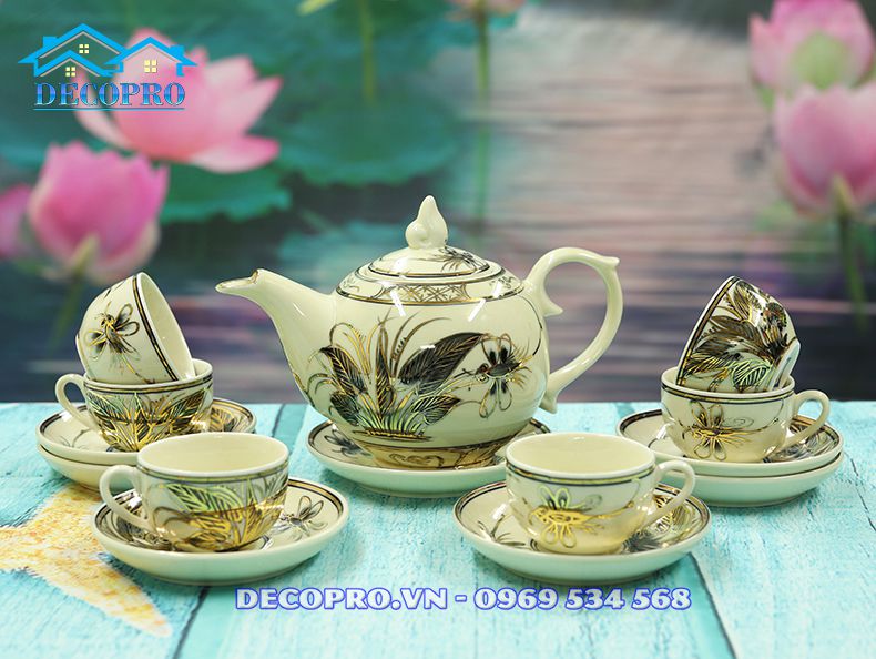 Bộ ấm chén trà gốm sứ Chu Đậu vẽ vàng BAT105 A1 - quà tặng độc đáo cho sếp ngành Y