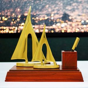 Decor Song Thuyền "Thuận Buồm Xuôi Gió" Đồng Mạ Vàng KS058