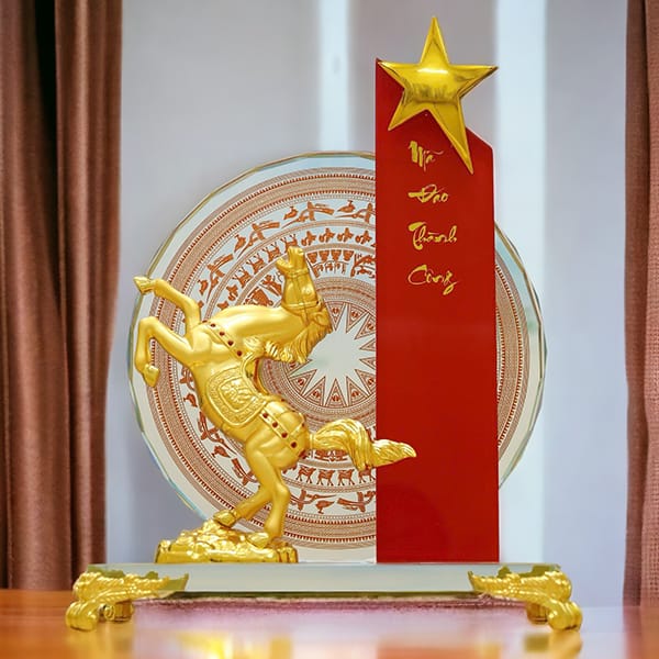 Quà tặng pha lê Mã đáo thành công